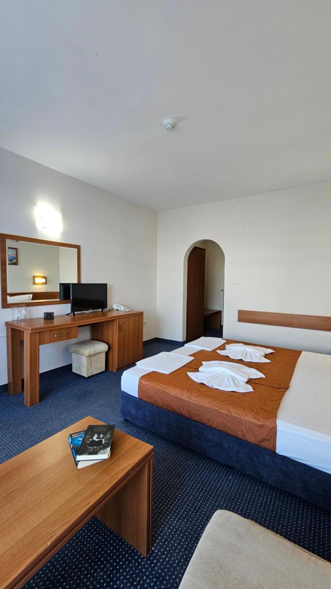 Hotel Liani Солнечный берег Экстерьер фото